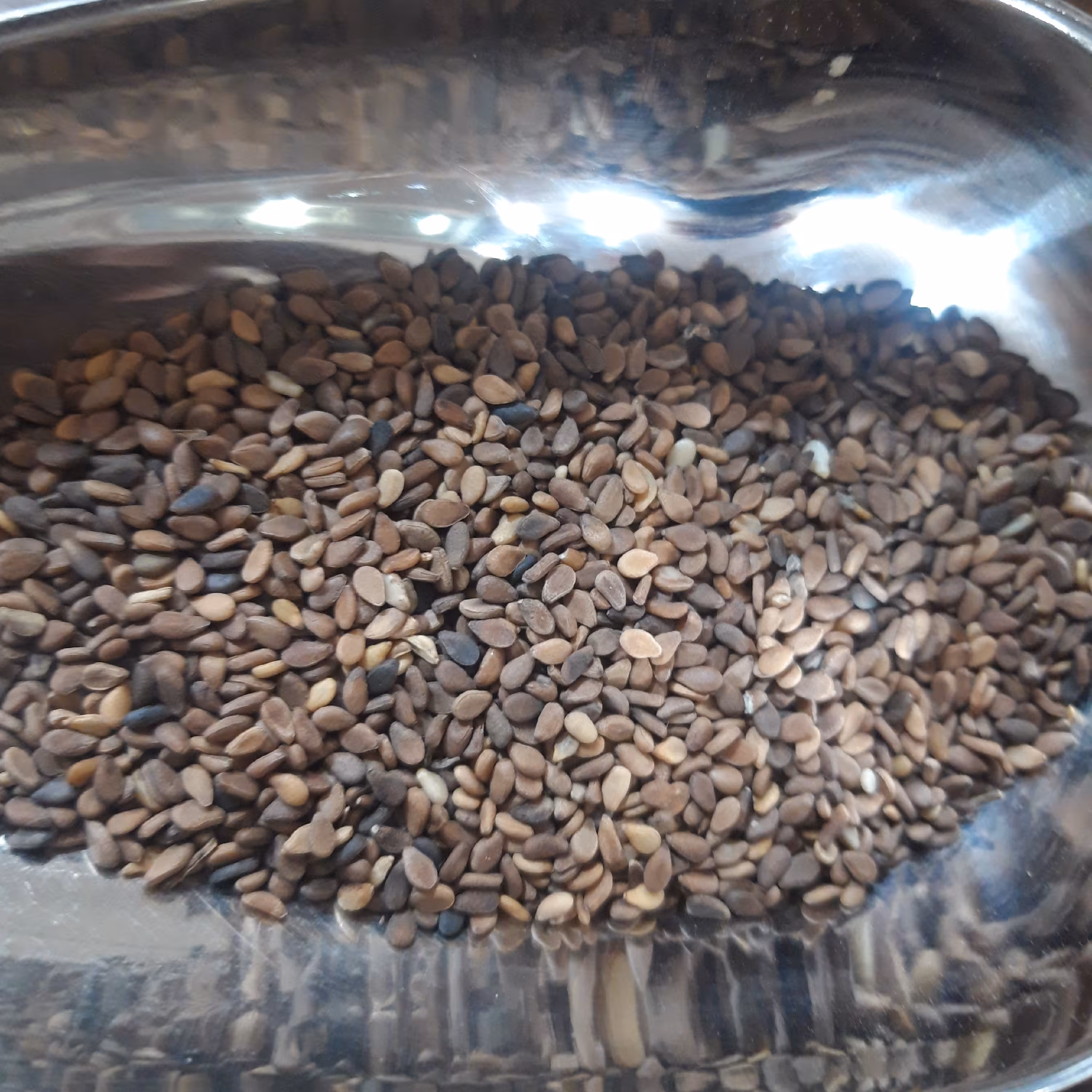 کنجد قهوه ای