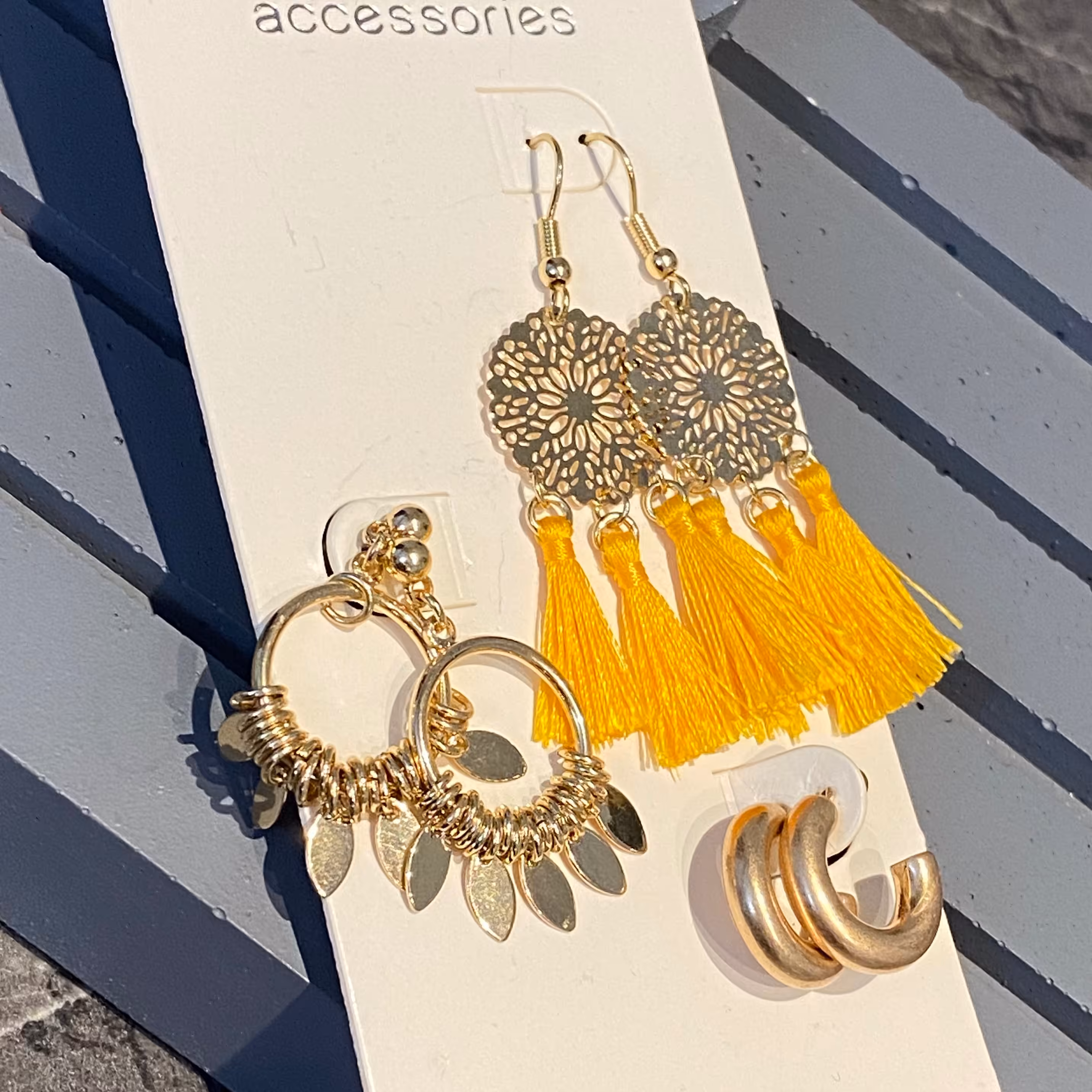 گوشواره دخترانه وارداتی در پک 3 تایی بینظیر و خاص و جذاب در گوش اکسسوری زیورآلات