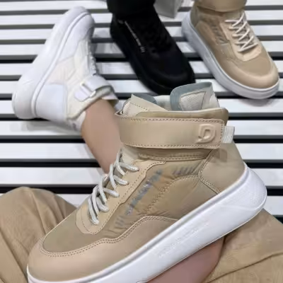 کتانی نیم ساق. شیک و استثنایی