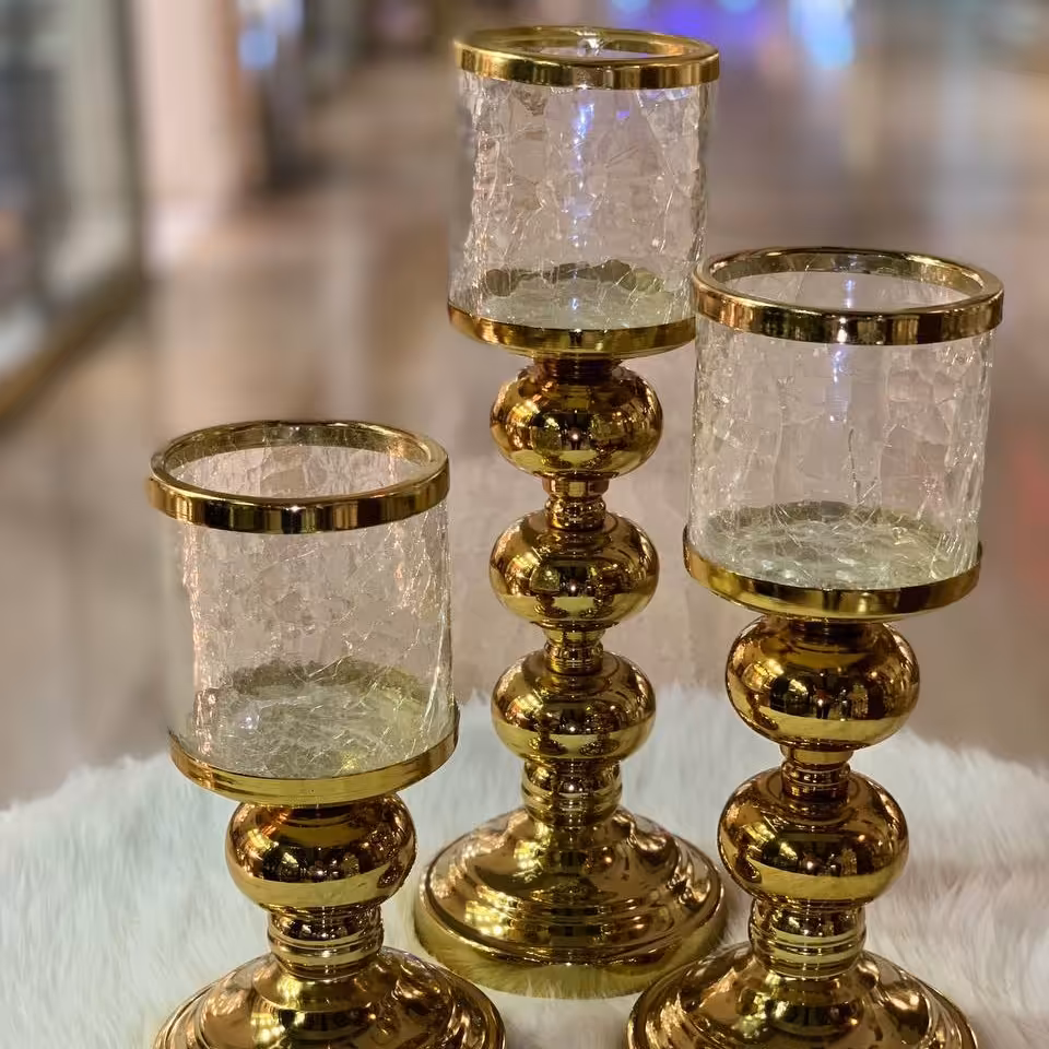 شمعدان سه تایی هزینه ارسال پس کرایه میباشد 