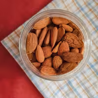مغز بادام ایرانی نیم کیلویی کنجد