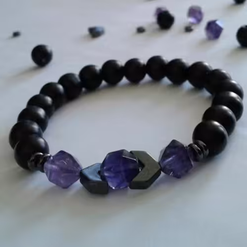 دستبند سنگ اصل آمیتیست بنفش مختص متولدین بهمن سنگ اونیکس مات مشکی و سنگ حدید