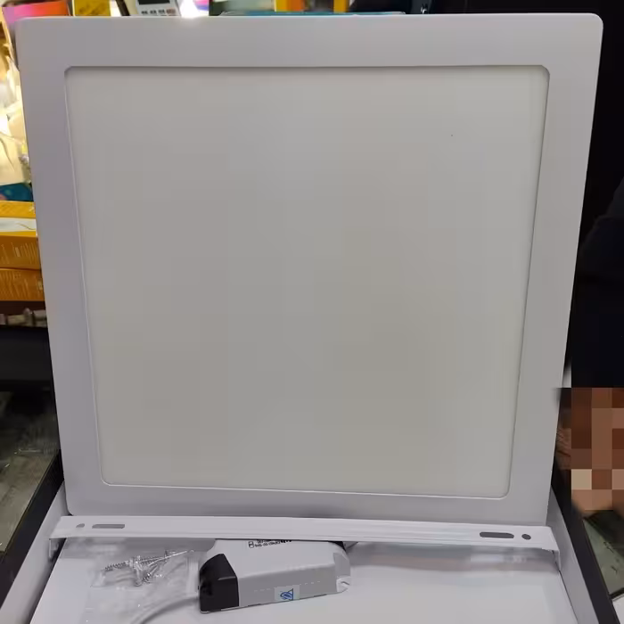 پنل ال ای دی 26 وات روکار مربع دلتا . رنگ سفید (12 ماه گارانتی تعویض)