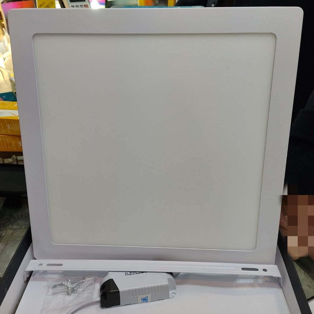 پنل ال ای دی 26 وات روکار مربع دلتا . رنگ سفید (12 ماه گارانتی تعویض)