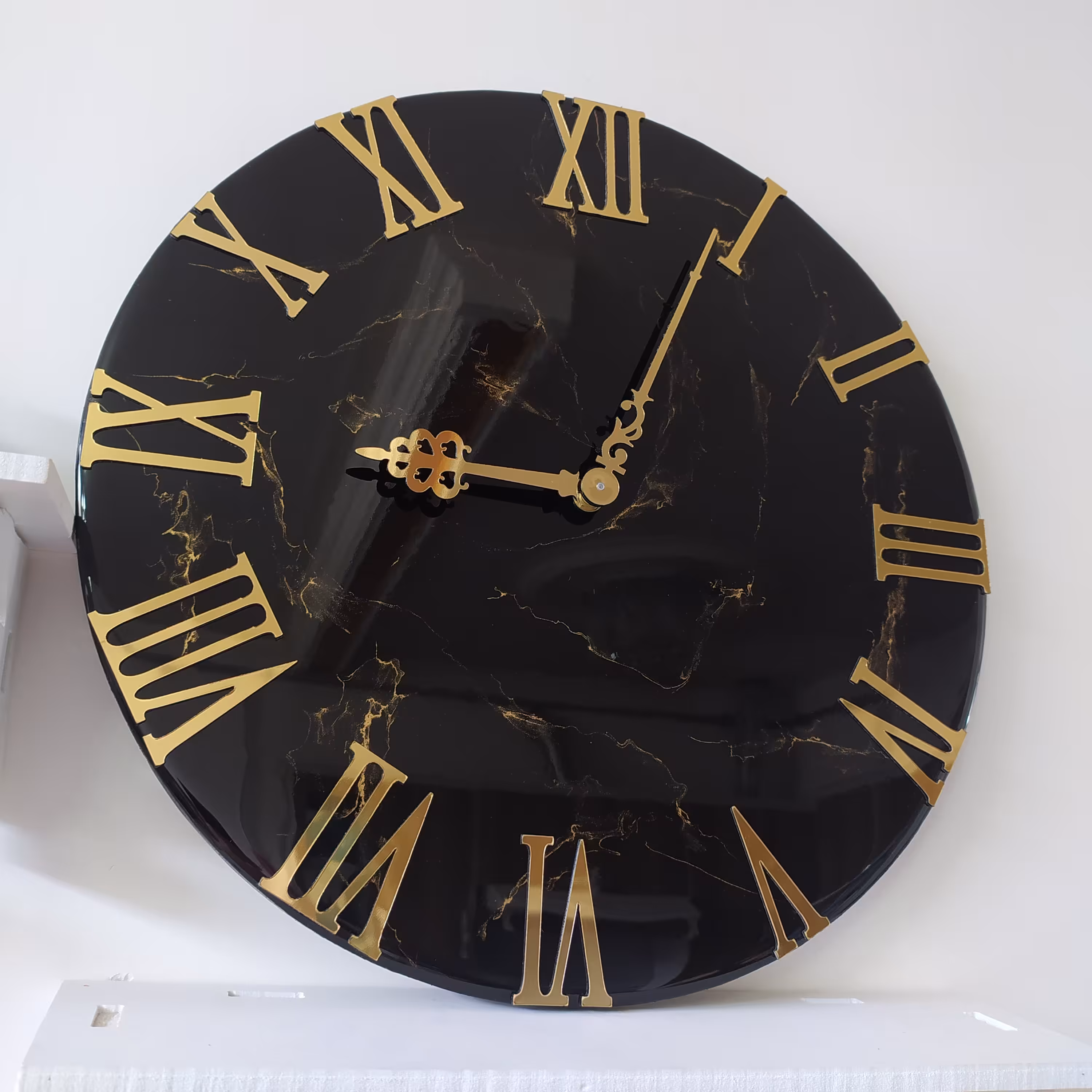 ساعت رزینی طرح سنگ مرمر