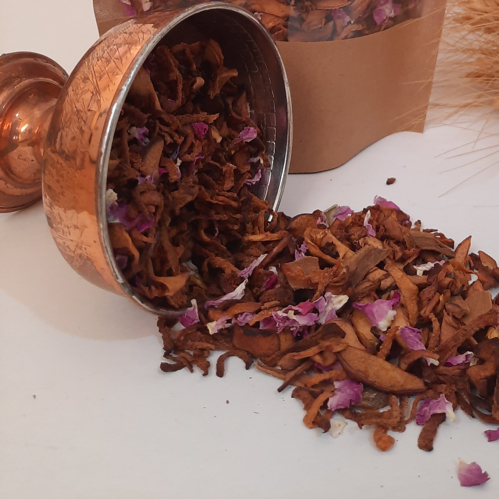 دمنوش ترکیبی به،سیب،دارچین،گل محمدی،تهیه شده از بهترین اقلام،به و سیب بومی بوانات،گل محمدی بومی کاشان و دارچین اعلا،500گ