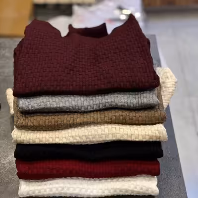 پلیور یقه اسکی جذب ضخیم طرح آجری ـ رنگ کرم‌نباتی فری سایز