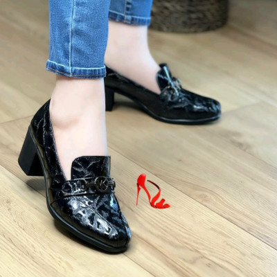 کفش کلاسیک رویه چرم ورنی چاپی پاشنه5سانت سایز37تا41