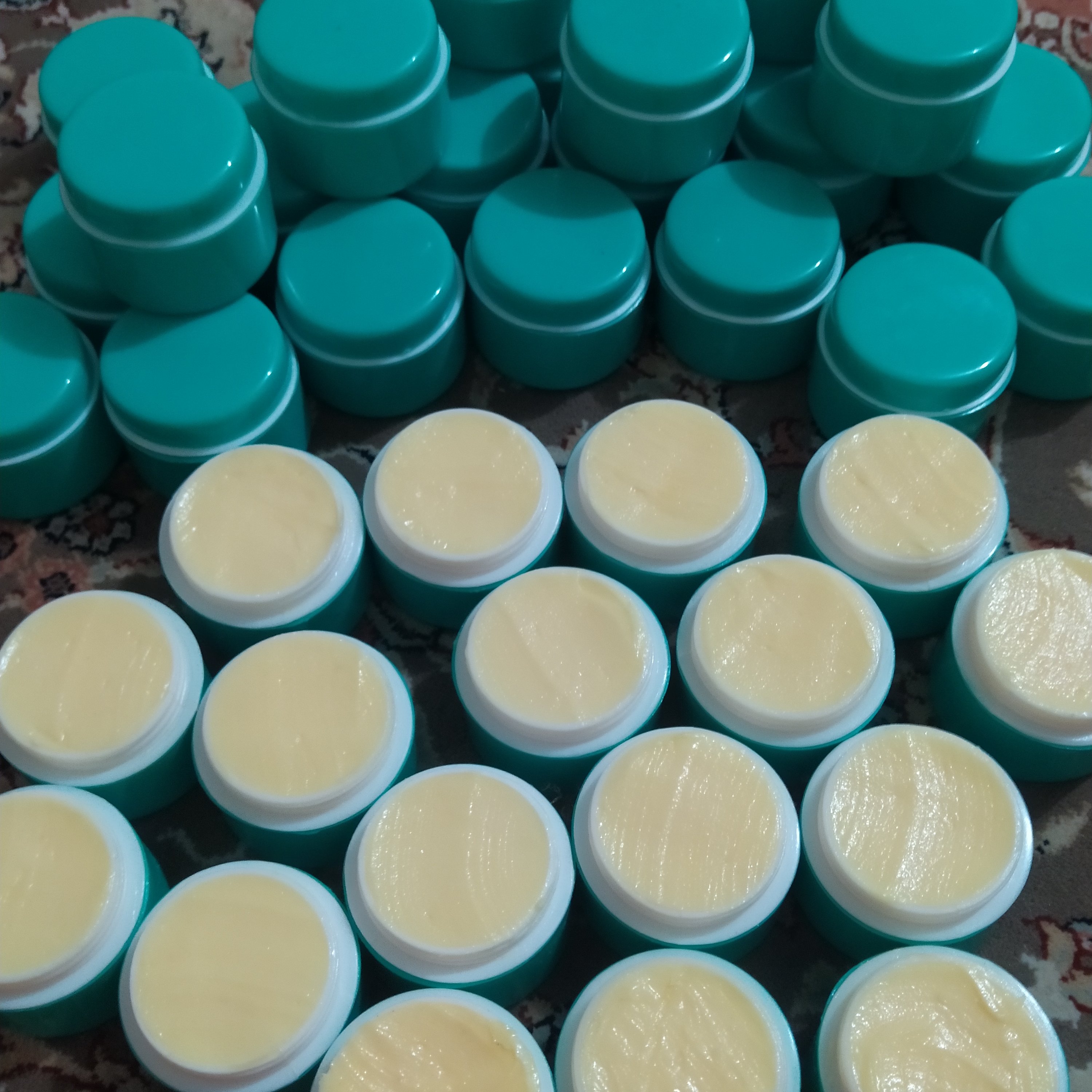 کرم گیاهی روشن کننده دست بسته 10تایی عمده