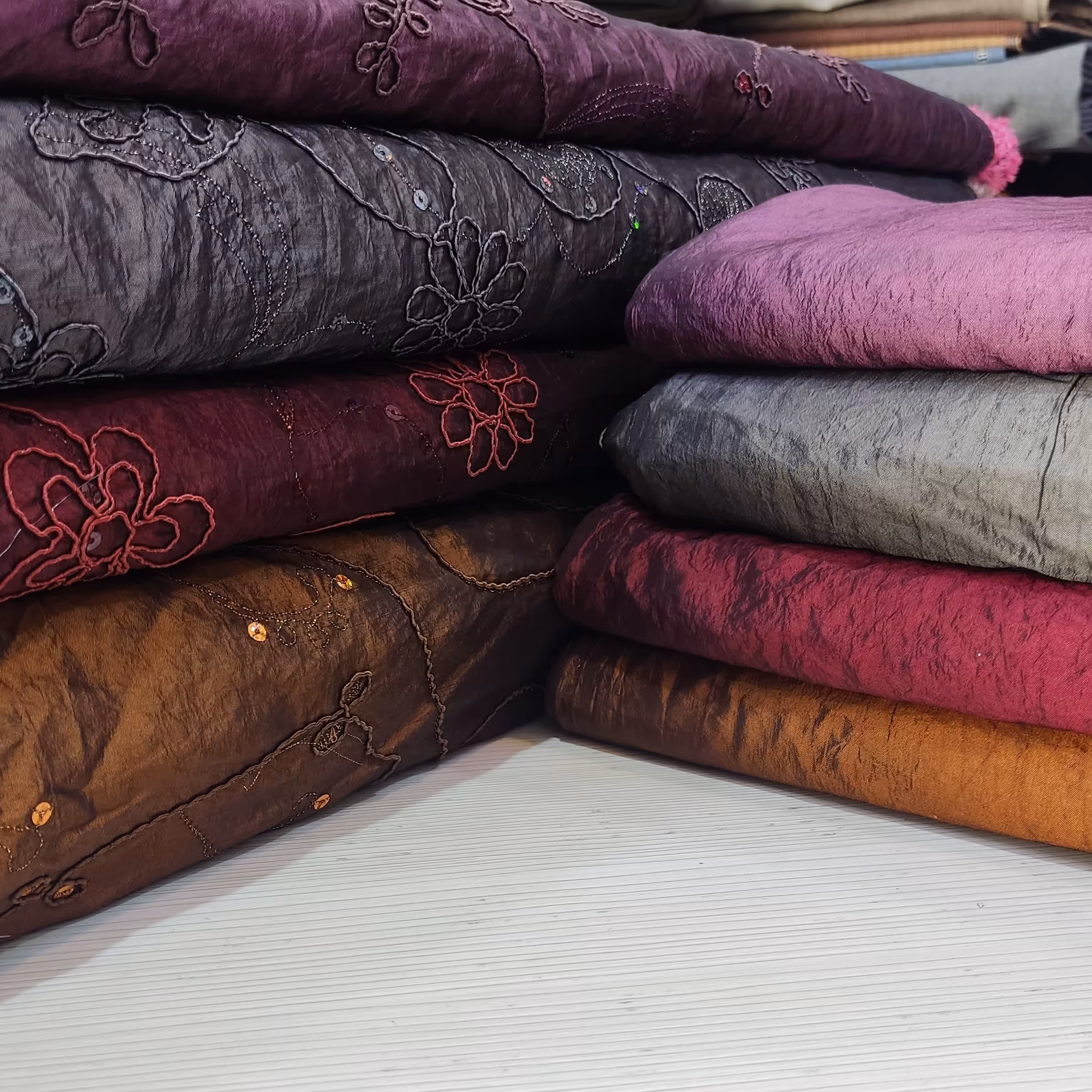 پارچه تافته،ساده و طرح دار،مناسب برای کت،دامن،و ..