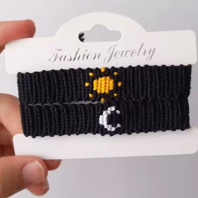 دستبندست آلفابافی طرح خورشید وماه نخی بافته شده بانخ کوبلن