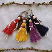 عروسک سر کلیدی مکرومه در چهار رنگ زرد سرمه ای قرمز و بنفش فروش به صورت تک