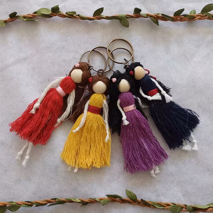 عروسک سر کلیدی مکرومه در چهار رنگ زرد سرمه ای قرمز و بنفش فروش به صورت تک