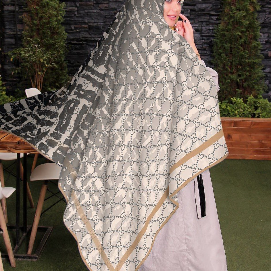 روسری زنانه.