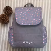 کوله پشتی  تمام پارچه ای،بسیار محکم و بادوام. قابل شست و شو در لباسشویی و اتوکشی