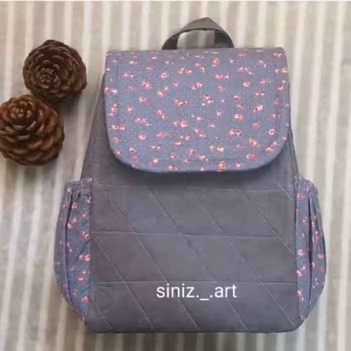 کوله پشتی  تمام پارچه ای،بسیار محکم و بادوام. قابل شست و شو در لباسشویی و اتوکشی