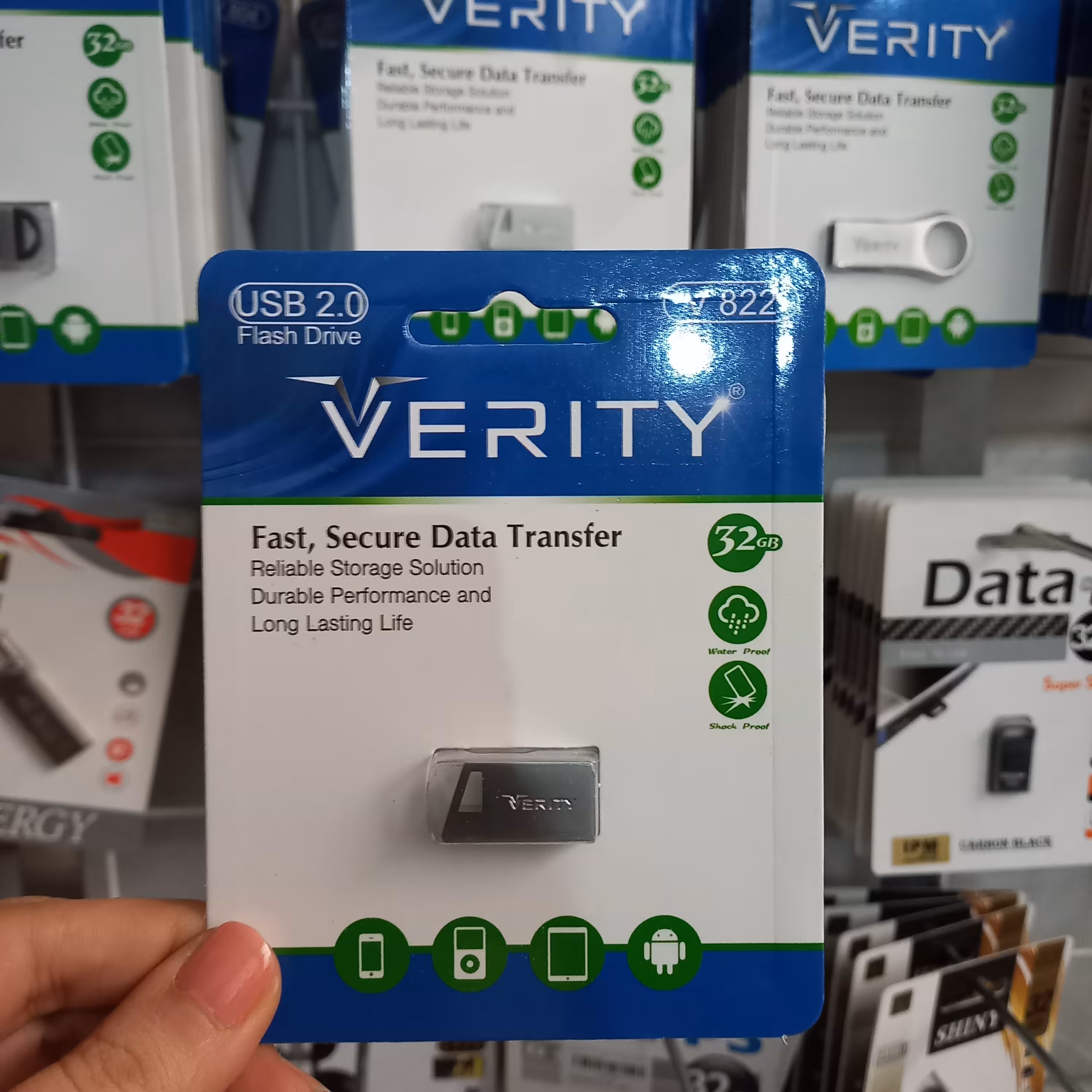 فلش 32گیگ وریتی VERITY V822 فلزی دارای گارانتی مادام هدیه بند فلش