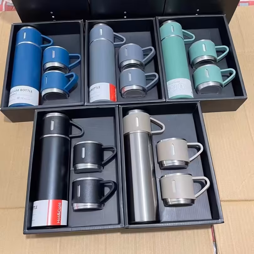 فلاسک استیل سردوگرم با 3 عدد لیوان ظرفیت 500 میل 