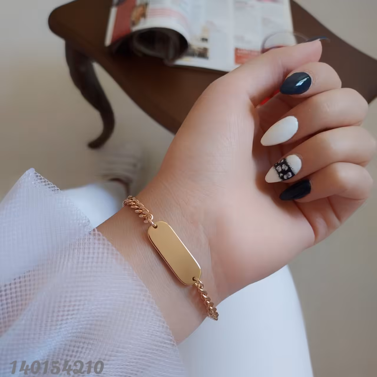 دستبند نگین دار طرح طلا .برند ژوپینگ.رنگ ثابت.ضدحساسیت.آبکاری ابطلا.240.