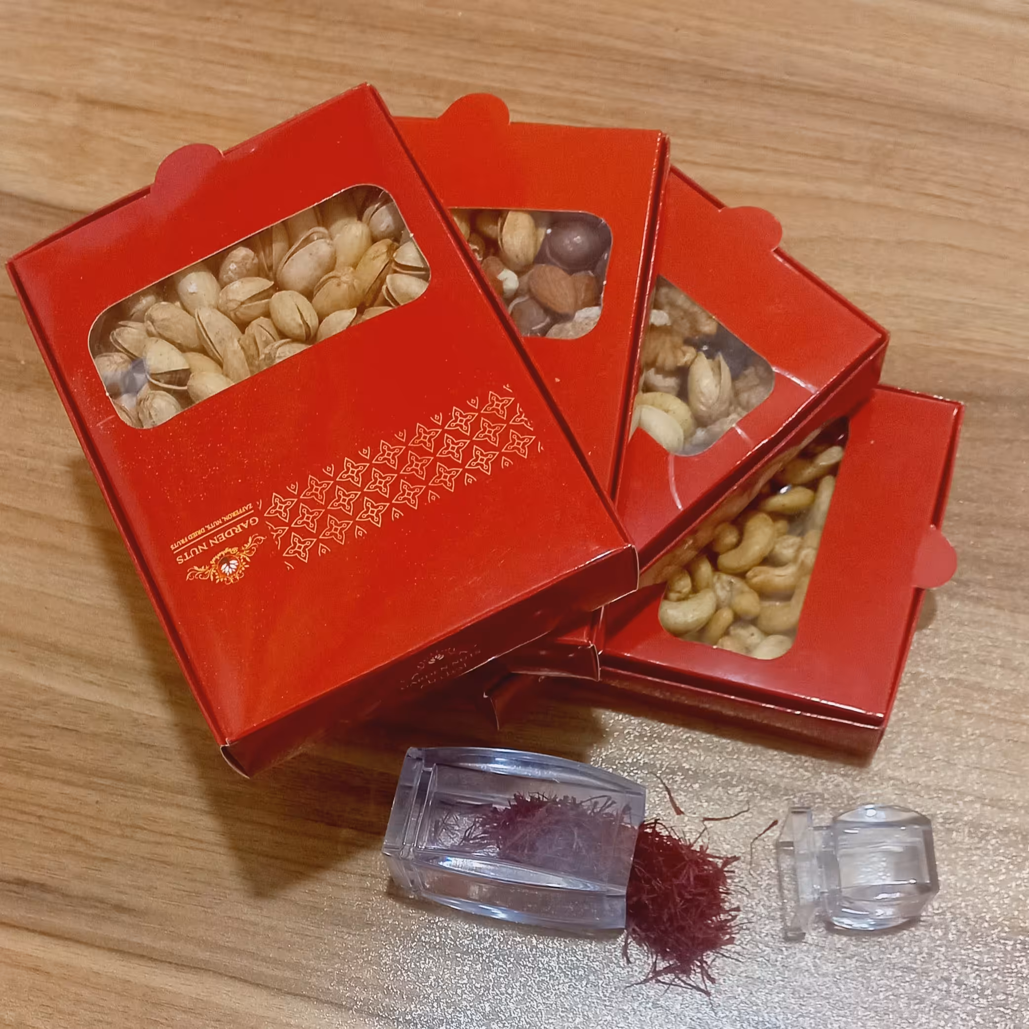 پک اقتصادی آجیل همراه با زعفران هدیه