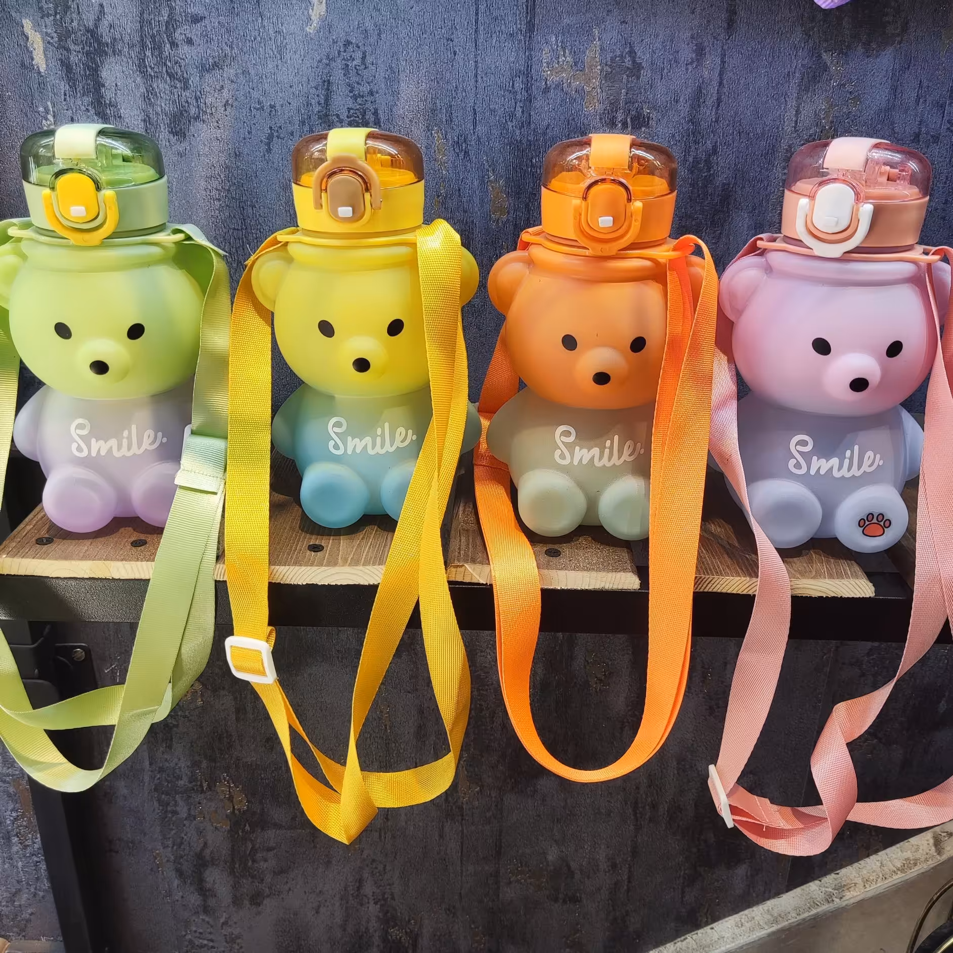 قمقمه خرسی نشکن  نی دار رنگ پاستیلی قفل دار بند دار  استیکر دار 