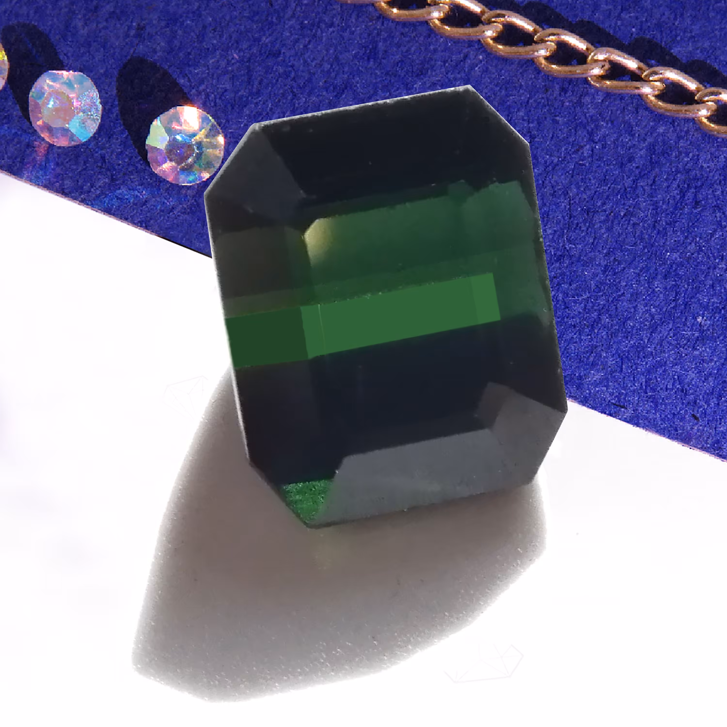 نگین طبیعی و معدنی تورمالین با تراکم رنگ بالای سبز 1059