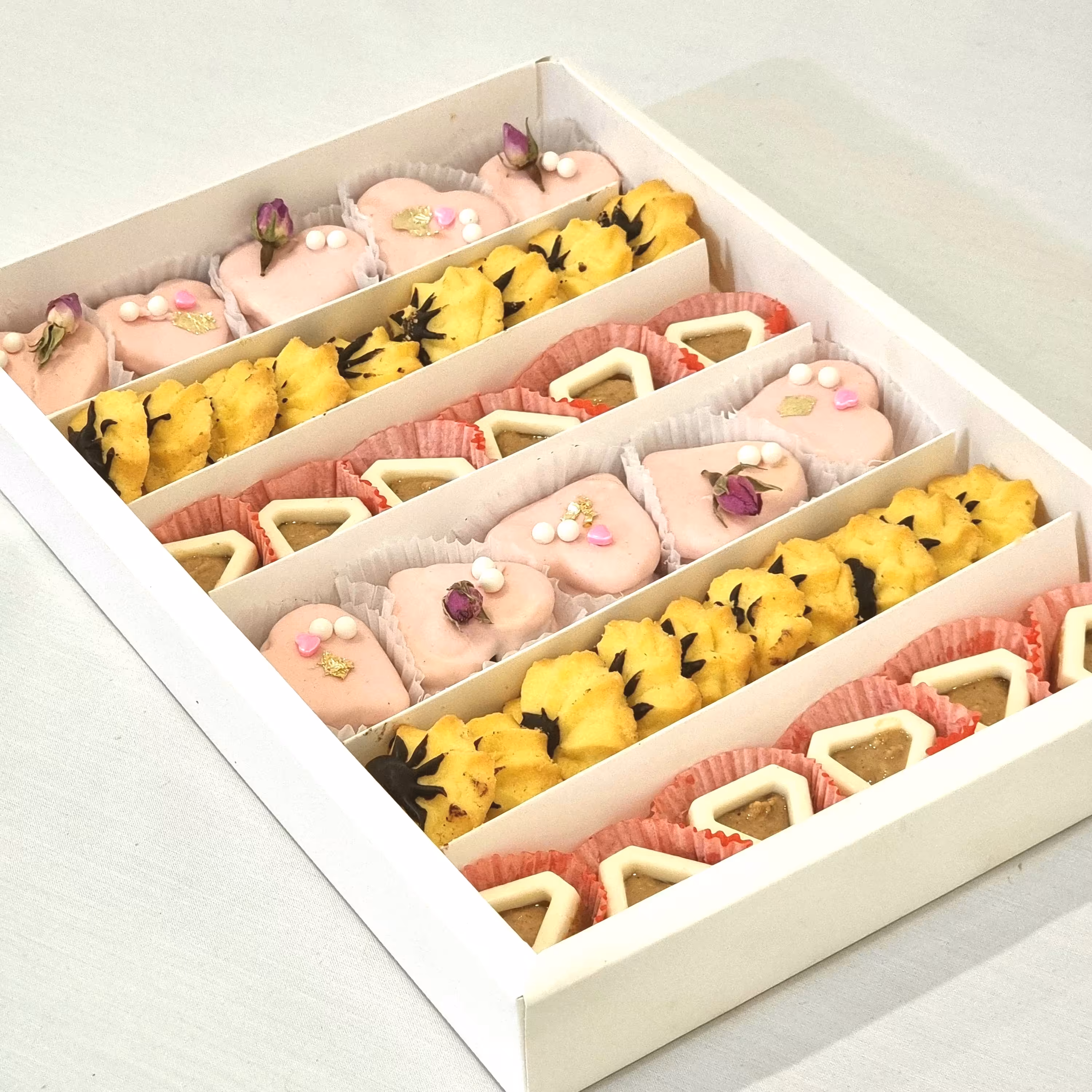 پک ویژه شیرینی عید (کوکی‌برنجی-سابله‌روس-بادام‌زمینی)