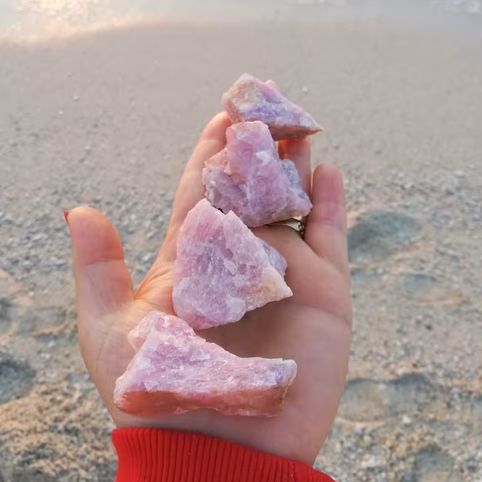 راف رزکوارتز صورتی اصل سنگ دفرمه قیمتی سنگ دفرمه رز کوارتز طبیعی سنگ بدون تراش کوارتز صورتی فروشگاه سنگ کرج