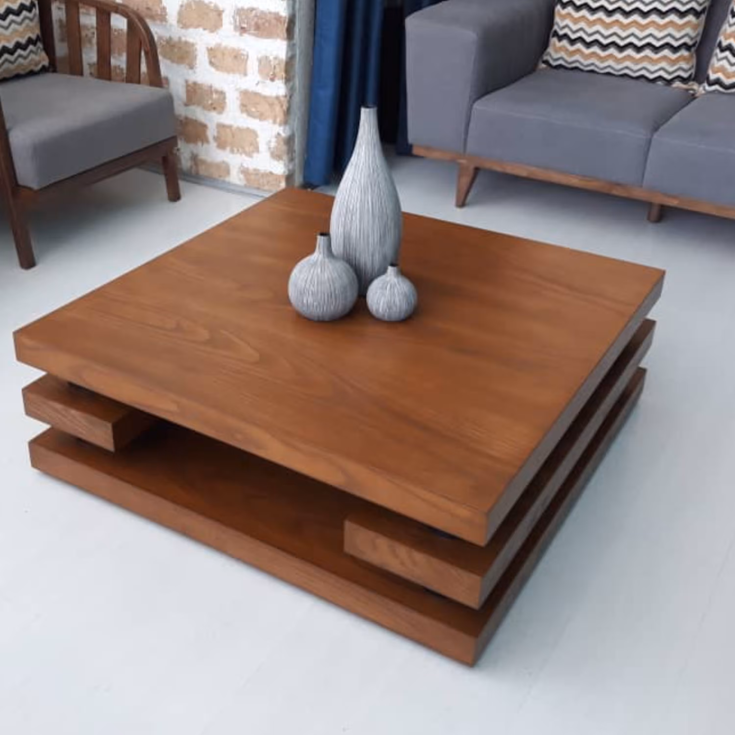 میزجلومبلی مدل H3  ابعاد میز 90 در 90 با چوب طبیعی