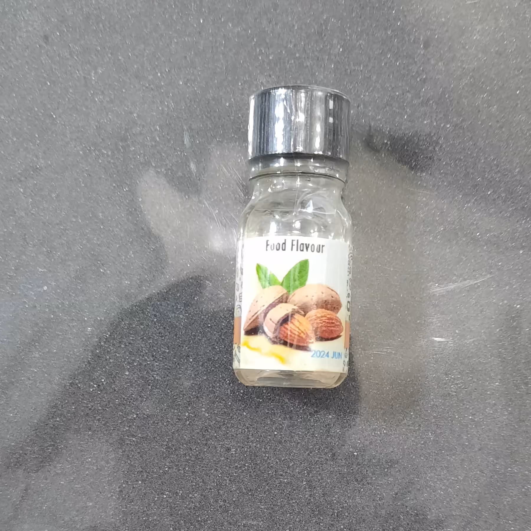 اسانس خارجی بادام