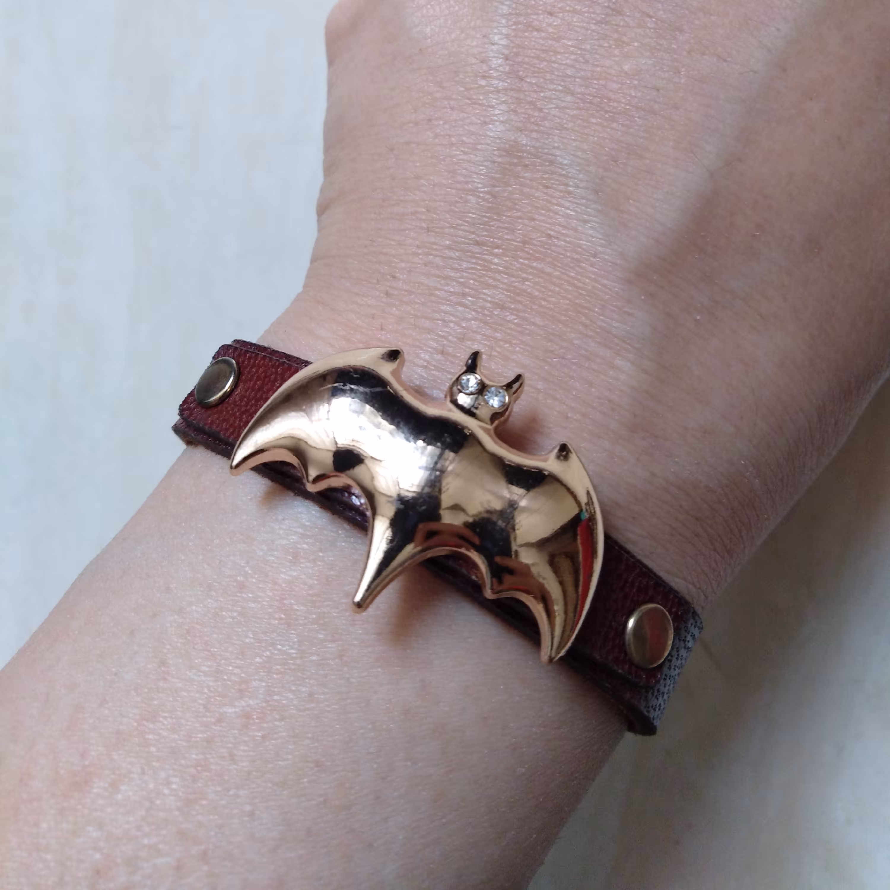 دستبند چرم طبیعی با پلاک خاص