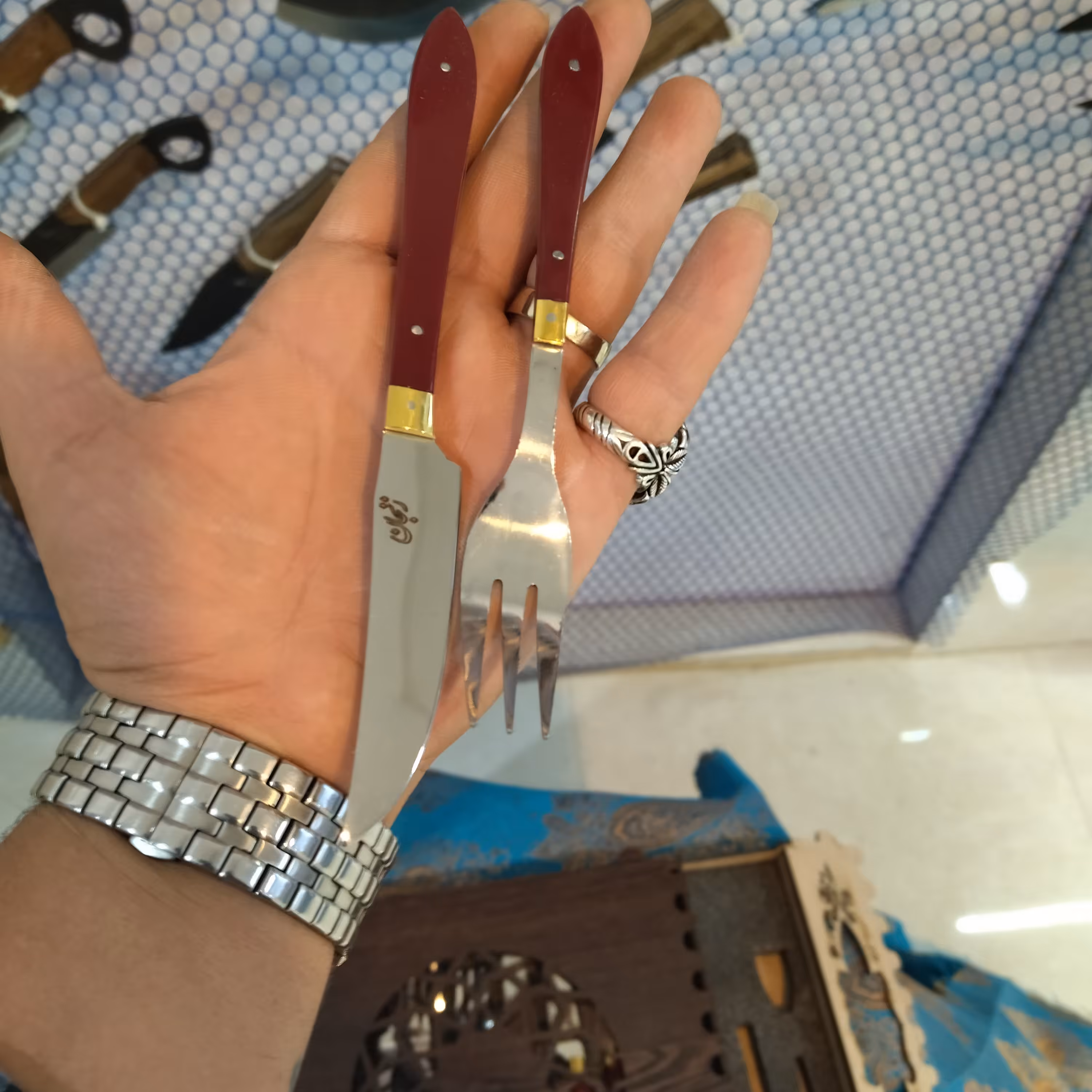 ست کارد وچنگال استیل با جعبه چوبی