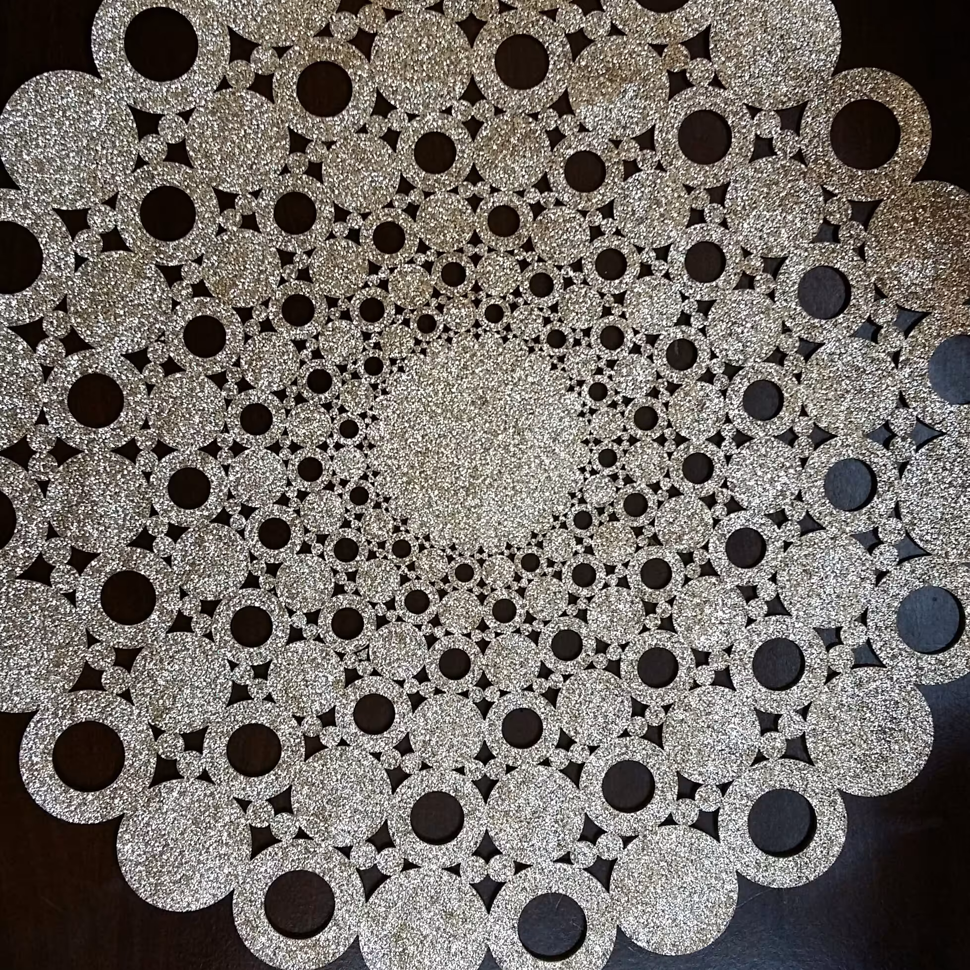 رومیزی چرم اکلیلی پشت نمدی