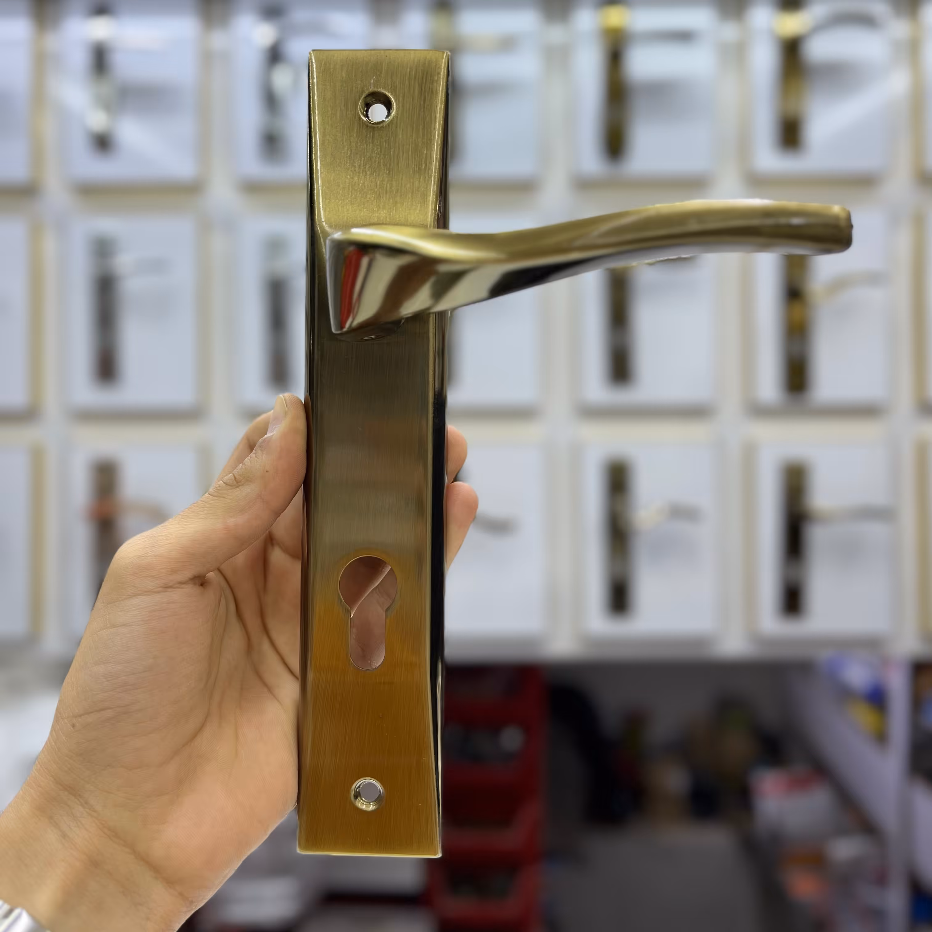 دستگیره درب سوئیچی  زیتونی براق دیبا باتیس