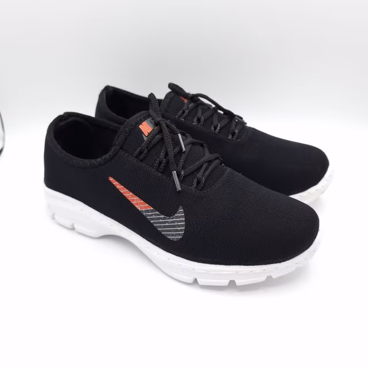 کفش اسپرت ورزشی پیاده روی مردانه و زنانه نایک بنددار مشکی تیک قرمز مشکی. ارسال رایگان به سراسر کشور 