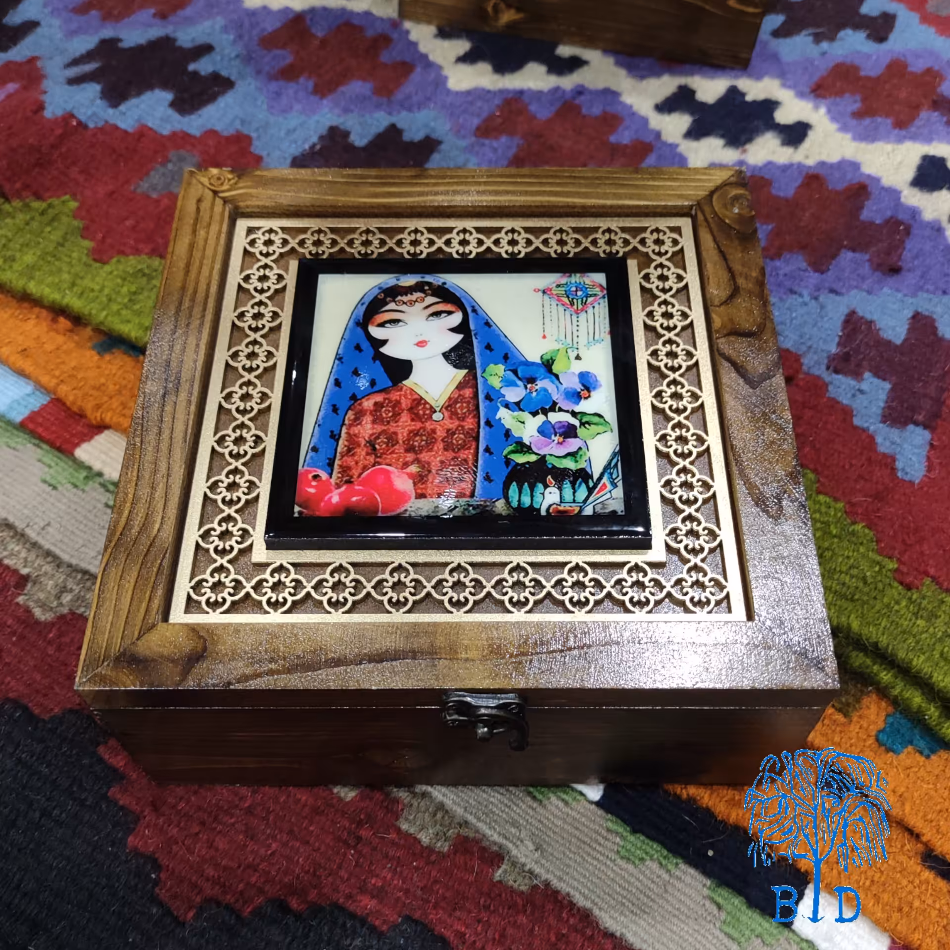 جعبه چوب و کاشی رزینی سایز 20 در 20  سانت 