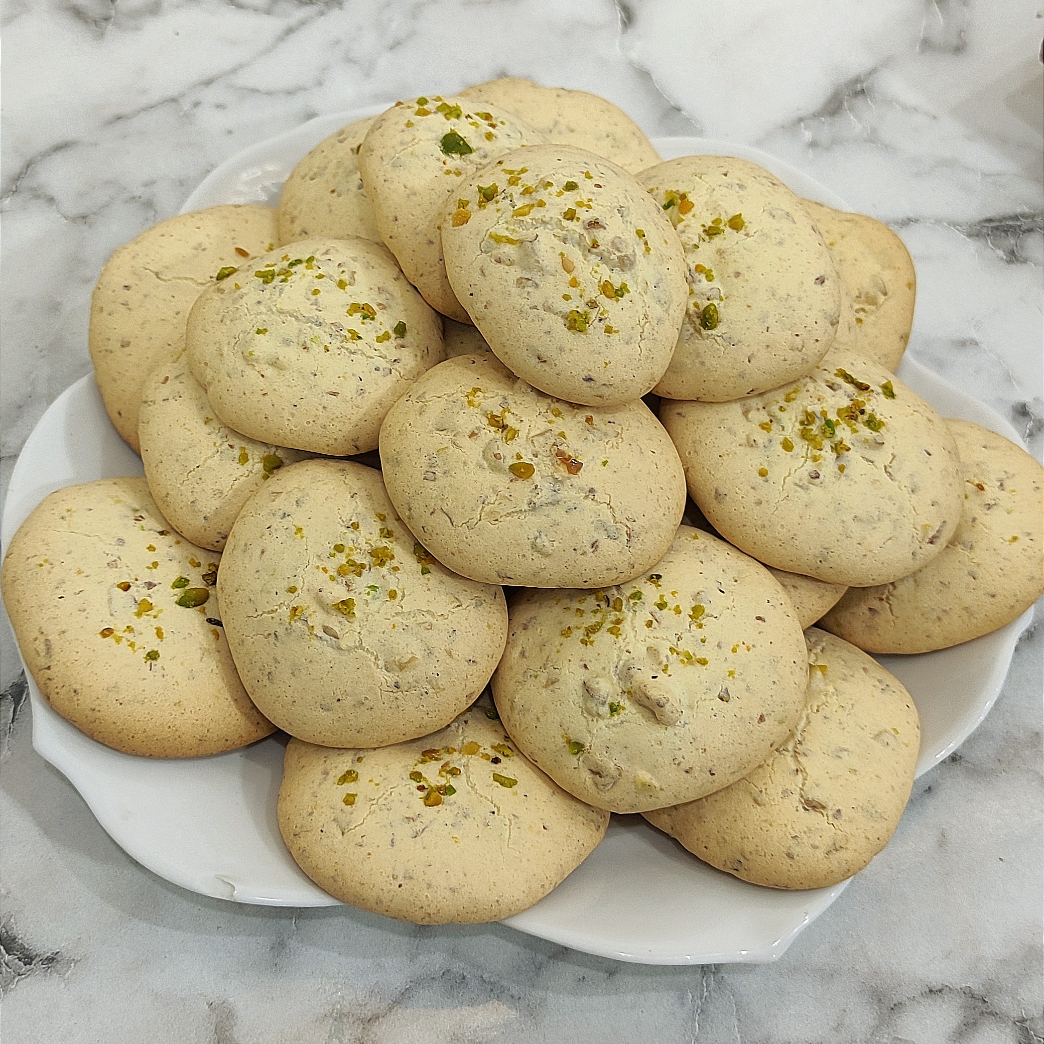 شیرینی خونگی گردویی  با بهترین مغز گردو و مواد درجه یک 