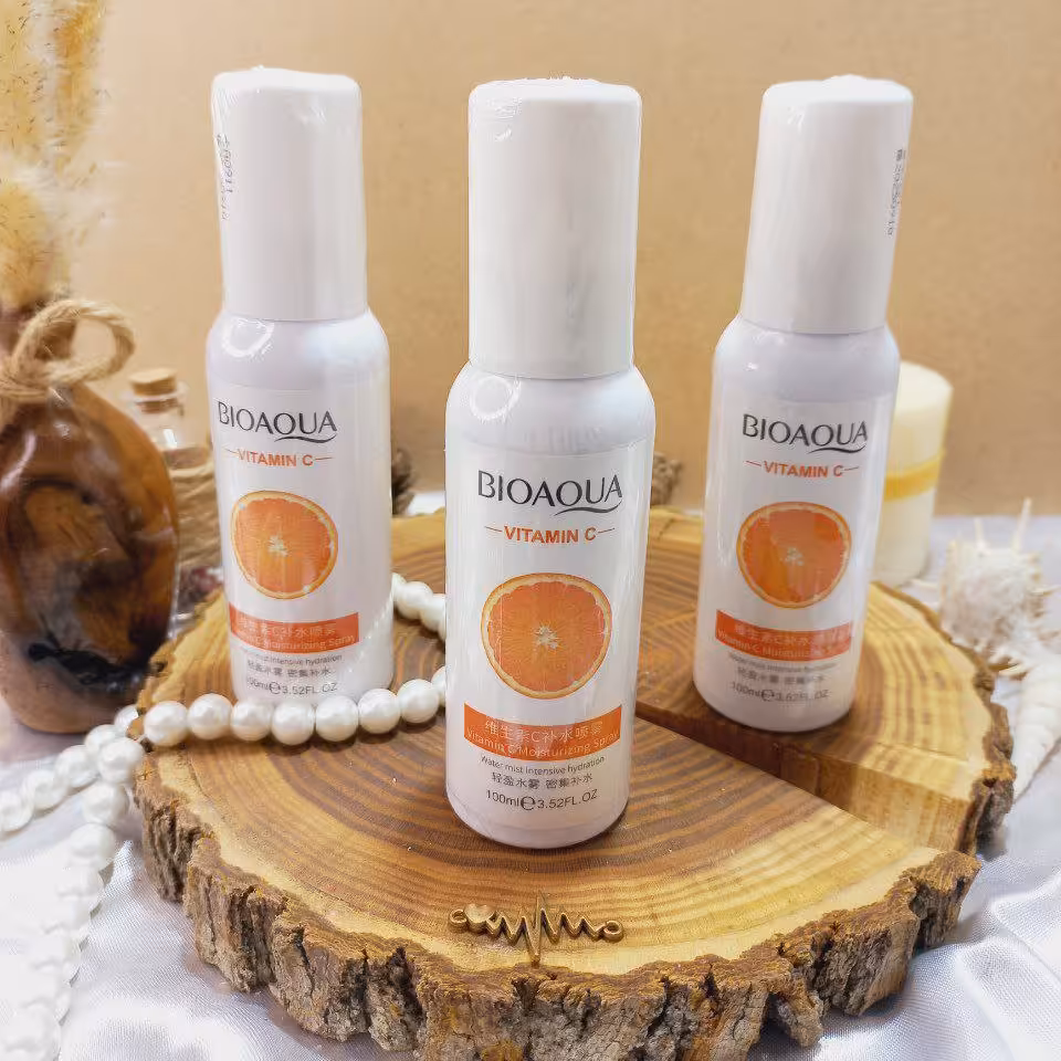 اسپری مرطوب کننده و آبرسان صورت حاوی ویتامین C حجم 100میل بیوآکوا
