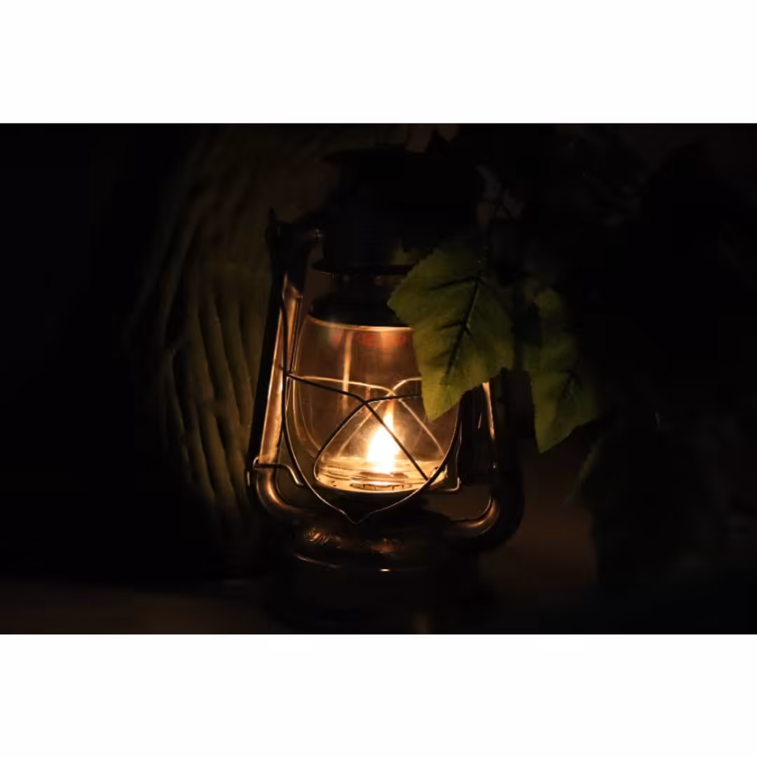 تابلو فانوس - در  ابعاد دلخواه شما به صورت قاب شده تحویل داده می شود. 