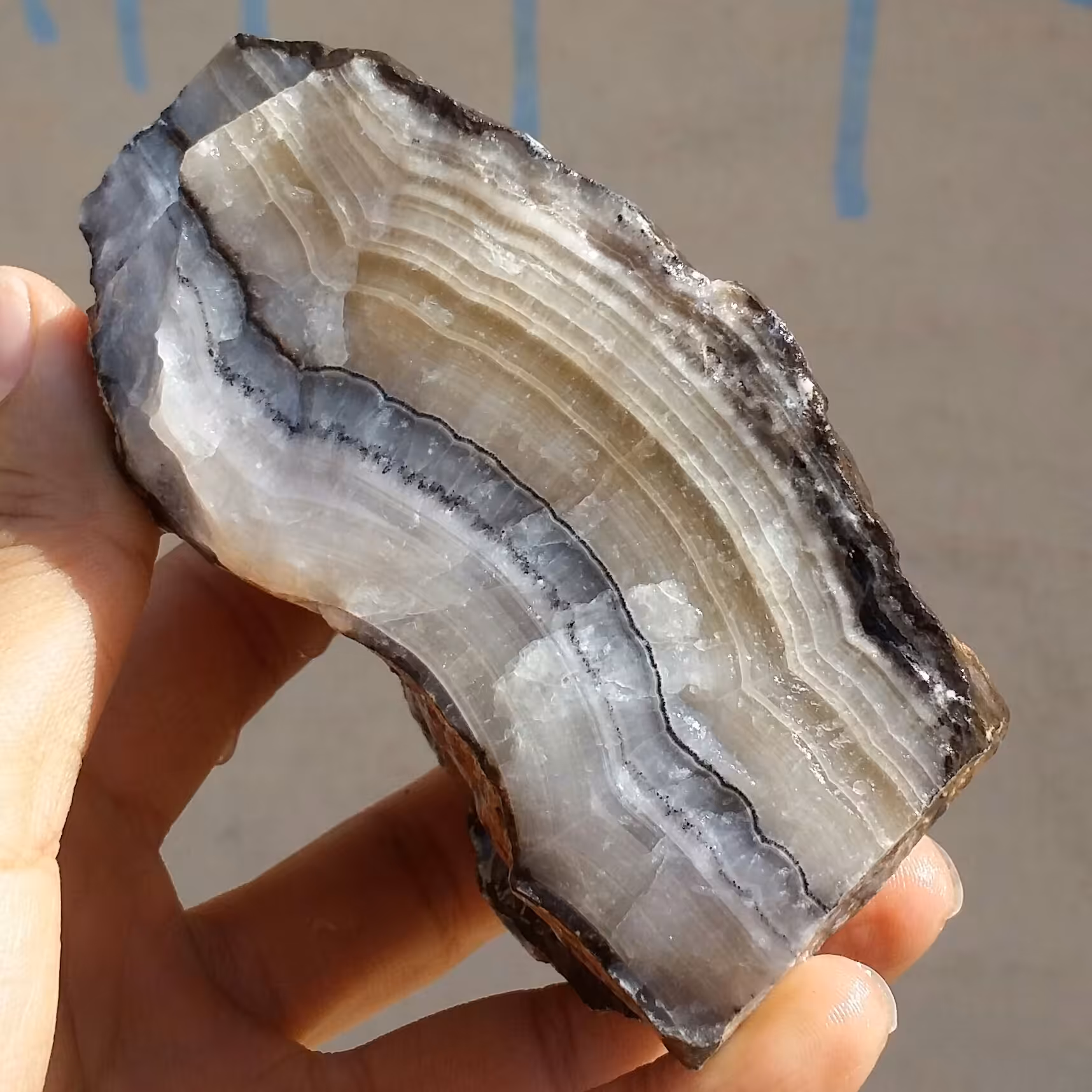 سنگ راف وارداتی آراگونیت رنگی غولپیکر بسیار کمیاب  100 در 100 طبیعی  شاهکار خلقت
با قابلیت ساخت چندین نگین دیدنی
کد11020