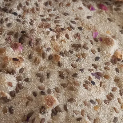 نان خانگی (کنجد زیره) نااااب بهشت اصفهان واقع در میدان قدس خیابان لاله