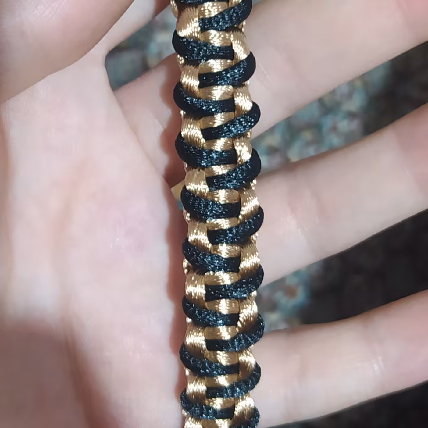 دستبند دستساز یاس مدل مارپیچ