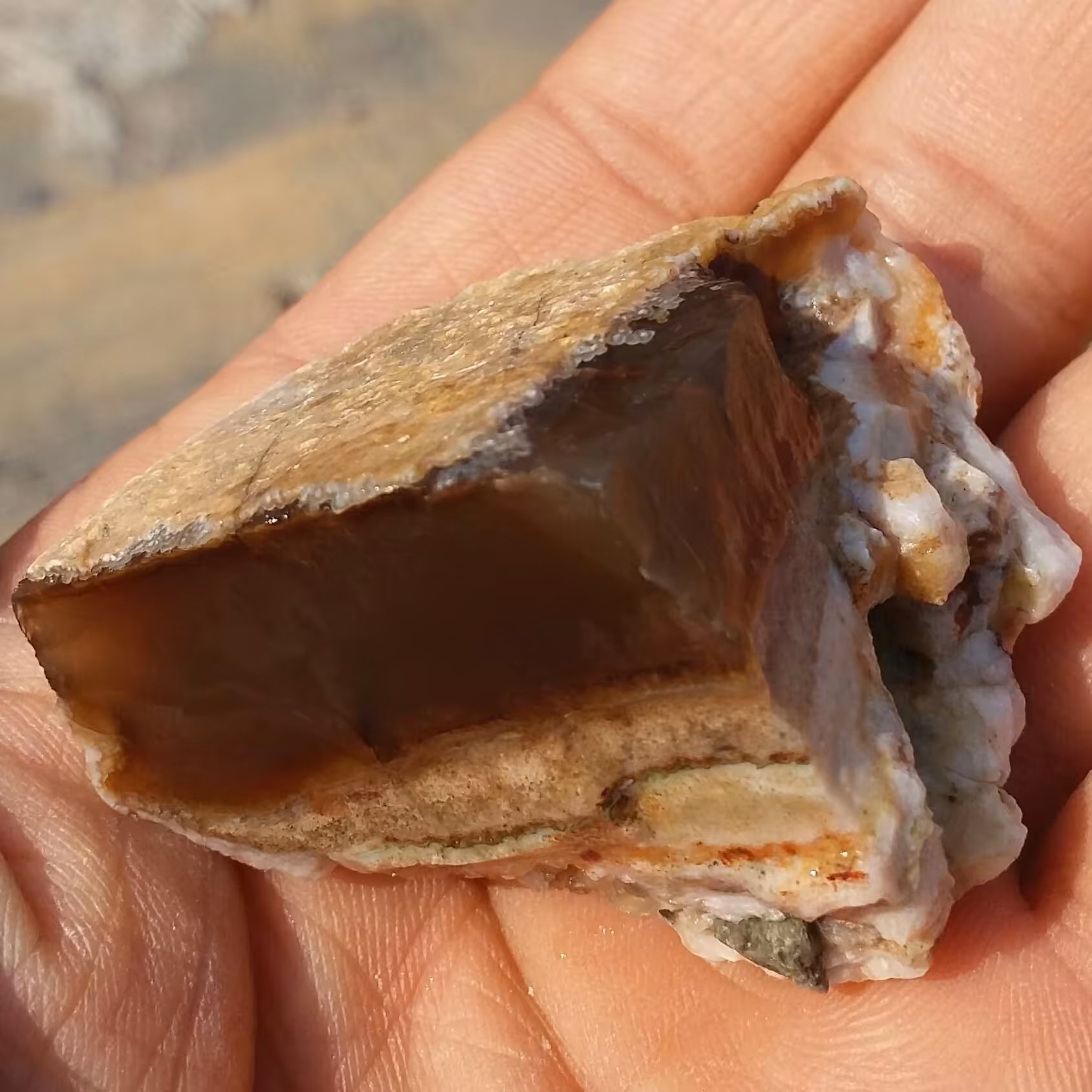 سنگ راف عقیق خرمایی محشر 
100درصد طبیعی شاهکار خلقت
کد 8448