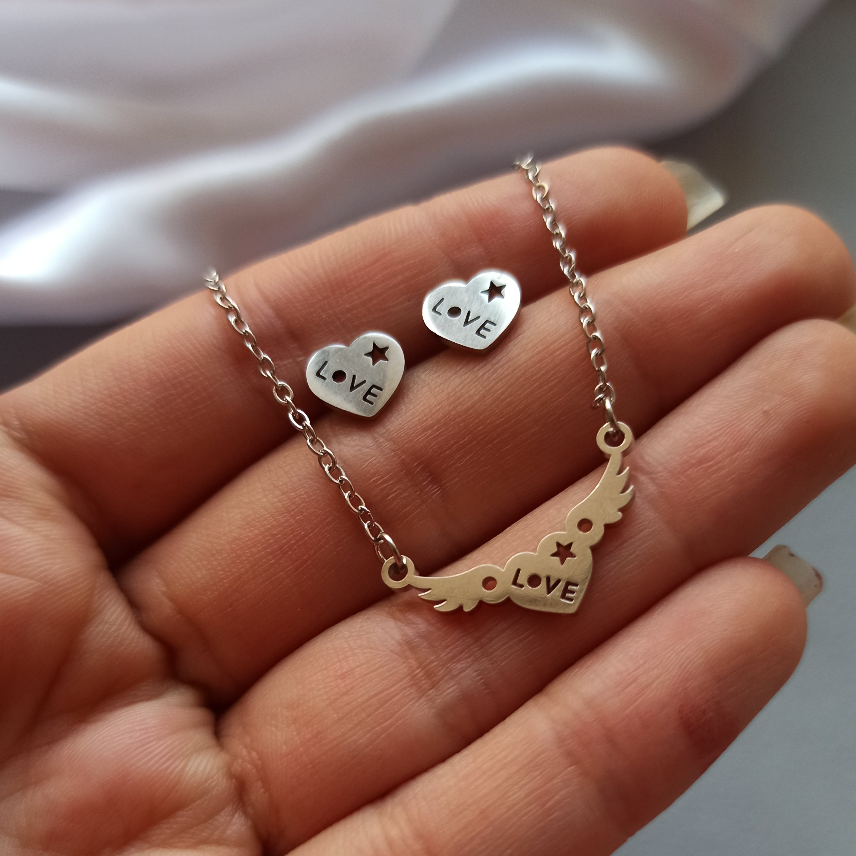 نیم ست قلب و بال با حک love (بدلیجات استیل)