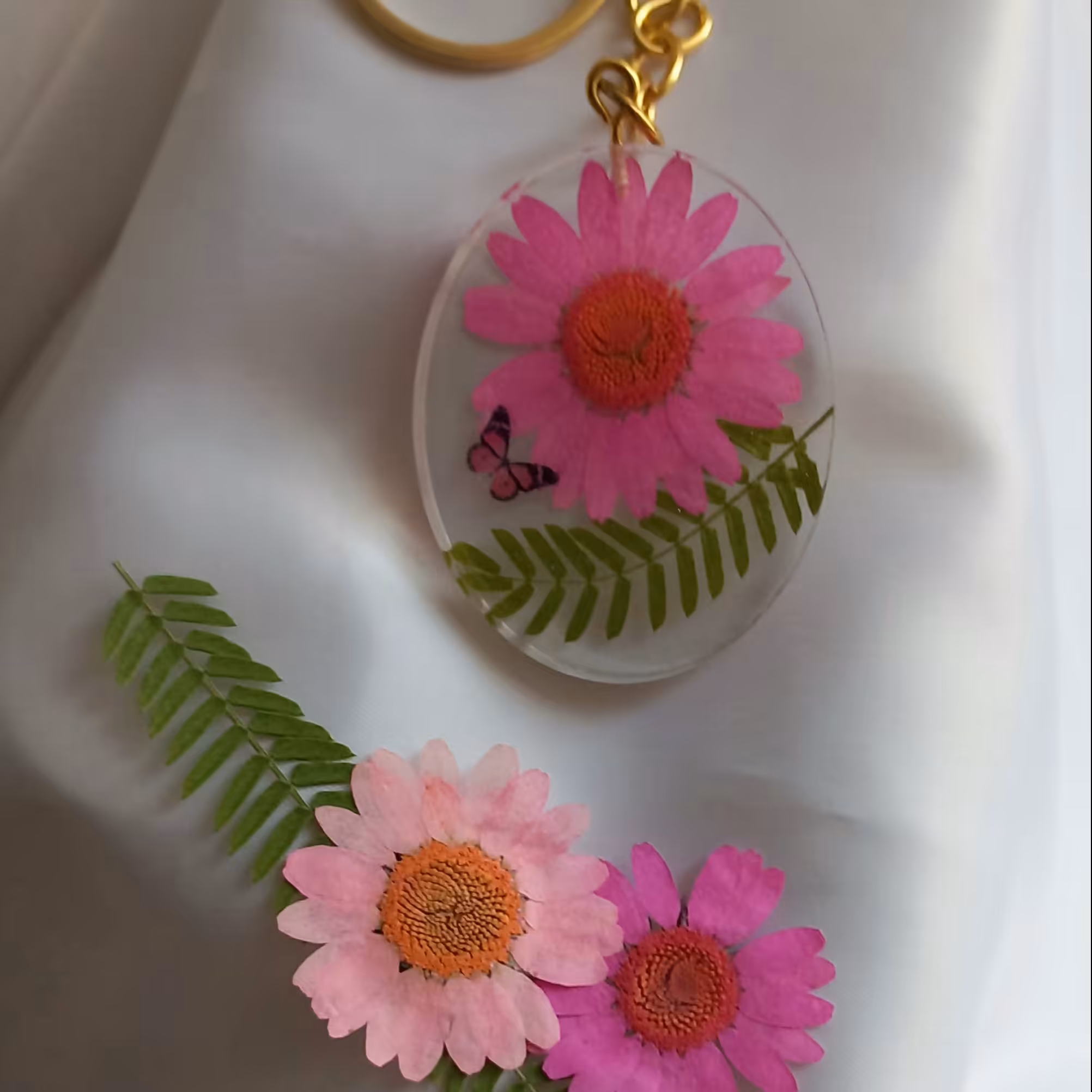 جاکلیدی رزینی بابونه صورتی جذاب و دلبر  