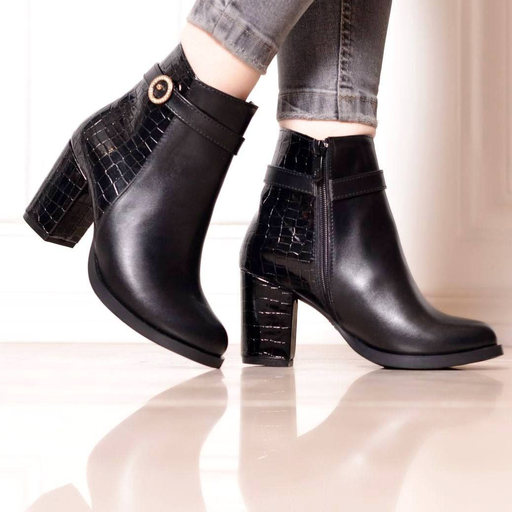 نیم بوت رویه چرم بیاله وورنی از 38 تا41 ارسال رایگان