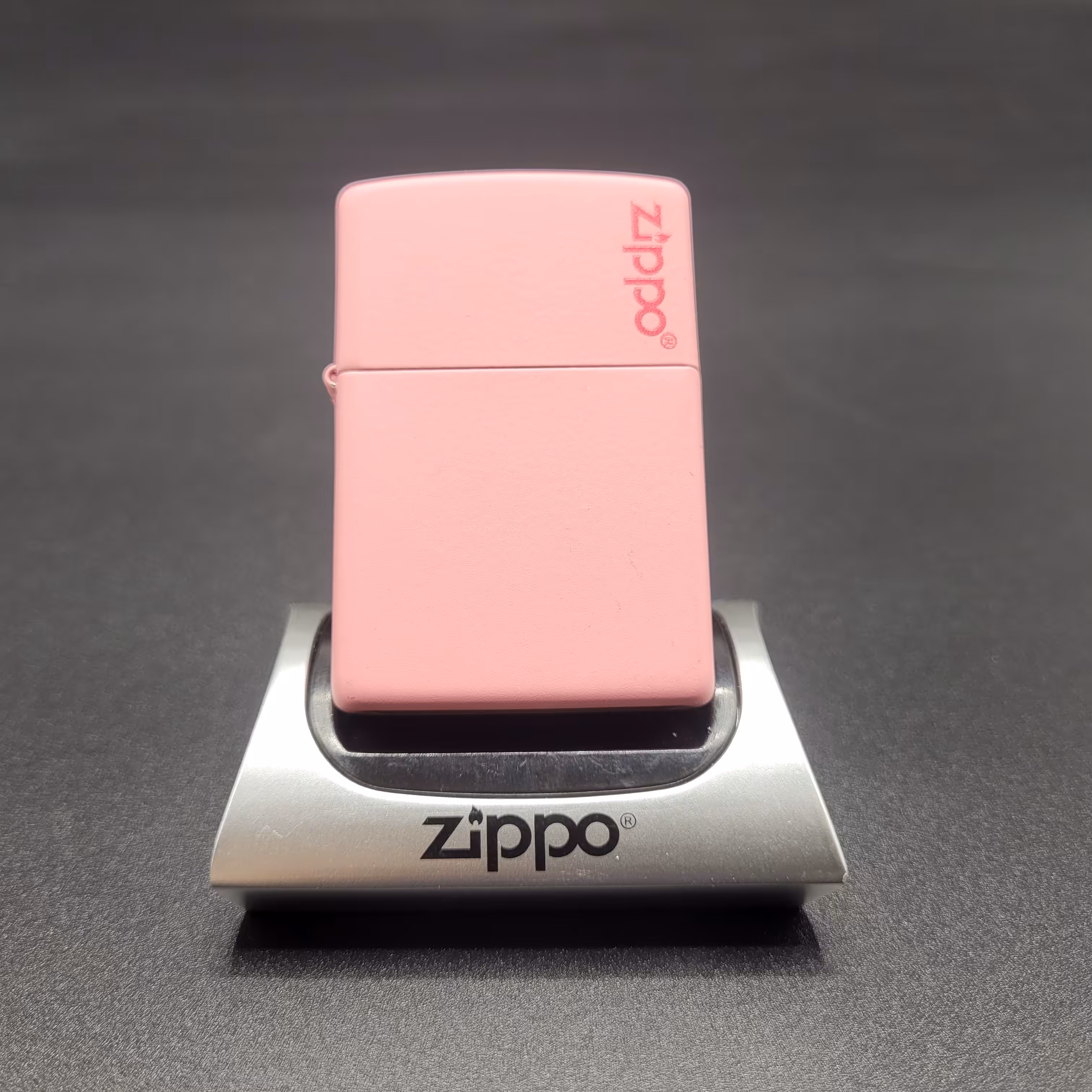 فندک صورتی لوگودار زیپو اورجینال 