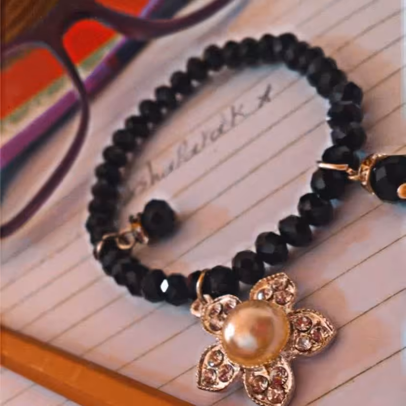 دستبند کریستالی با آویز خیلی زیبا، رنگ مشکی