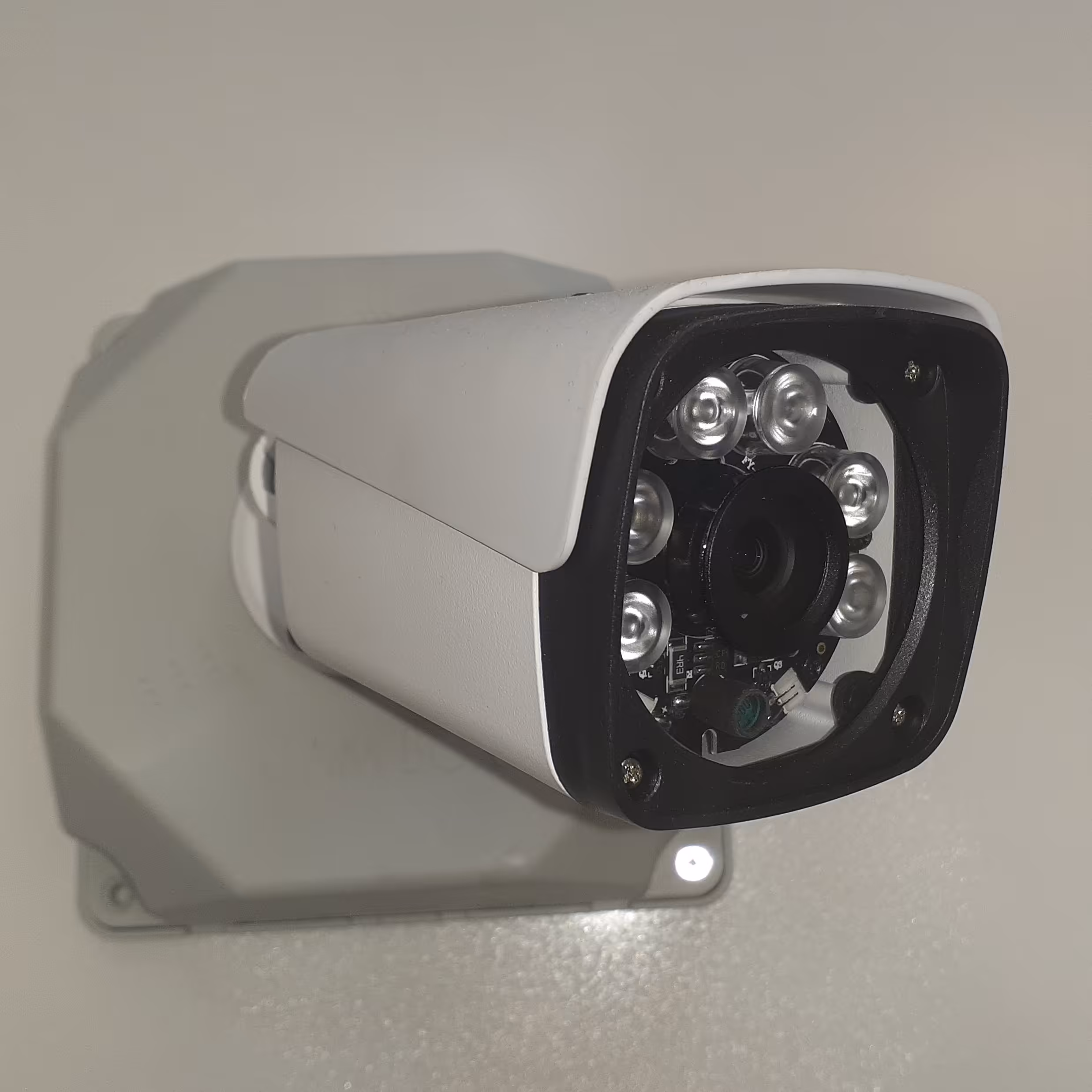 دوربین مداربسته بالت 2مگاپیکسل فلزی 1سال ضمانتAHD