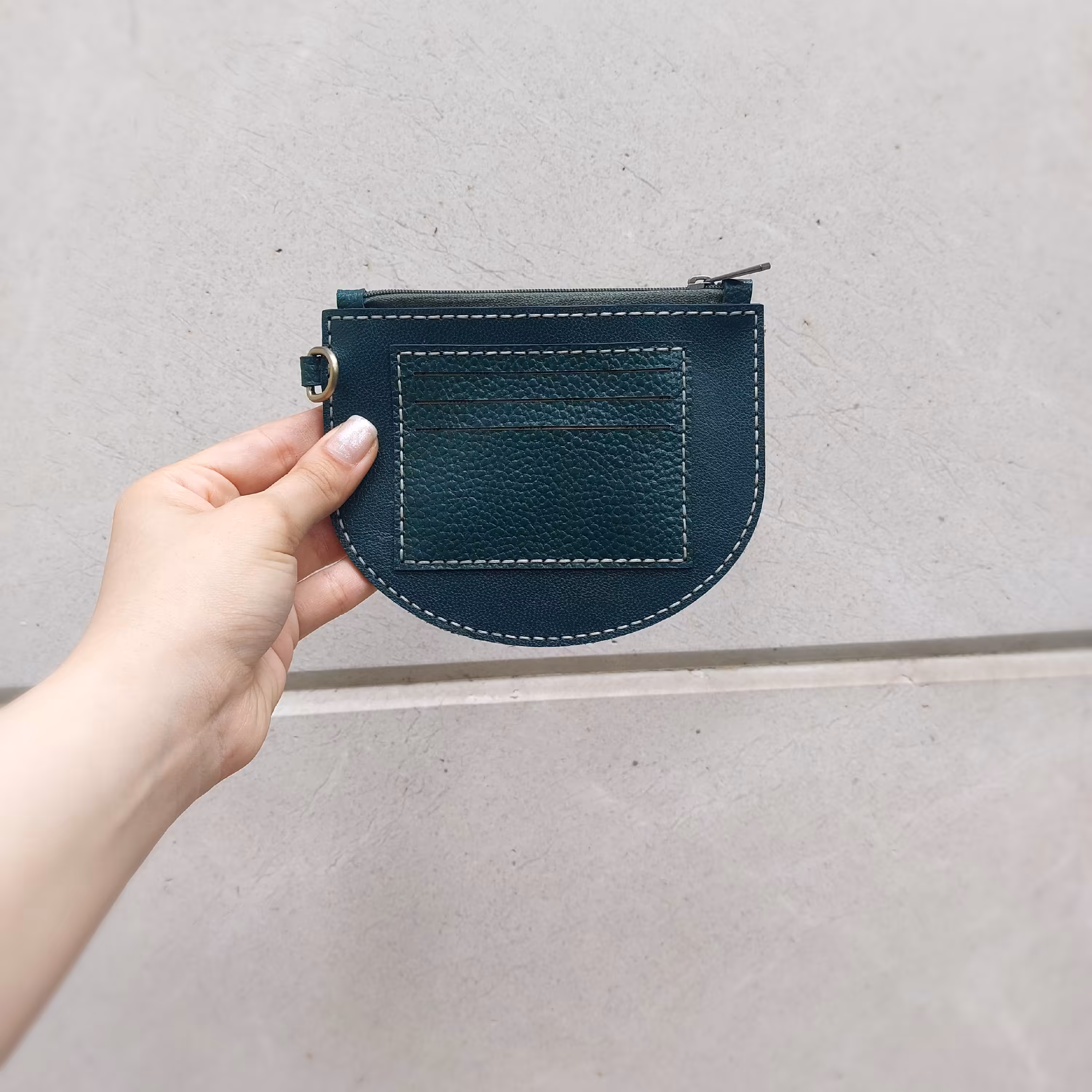 کیف پول نیم گرد